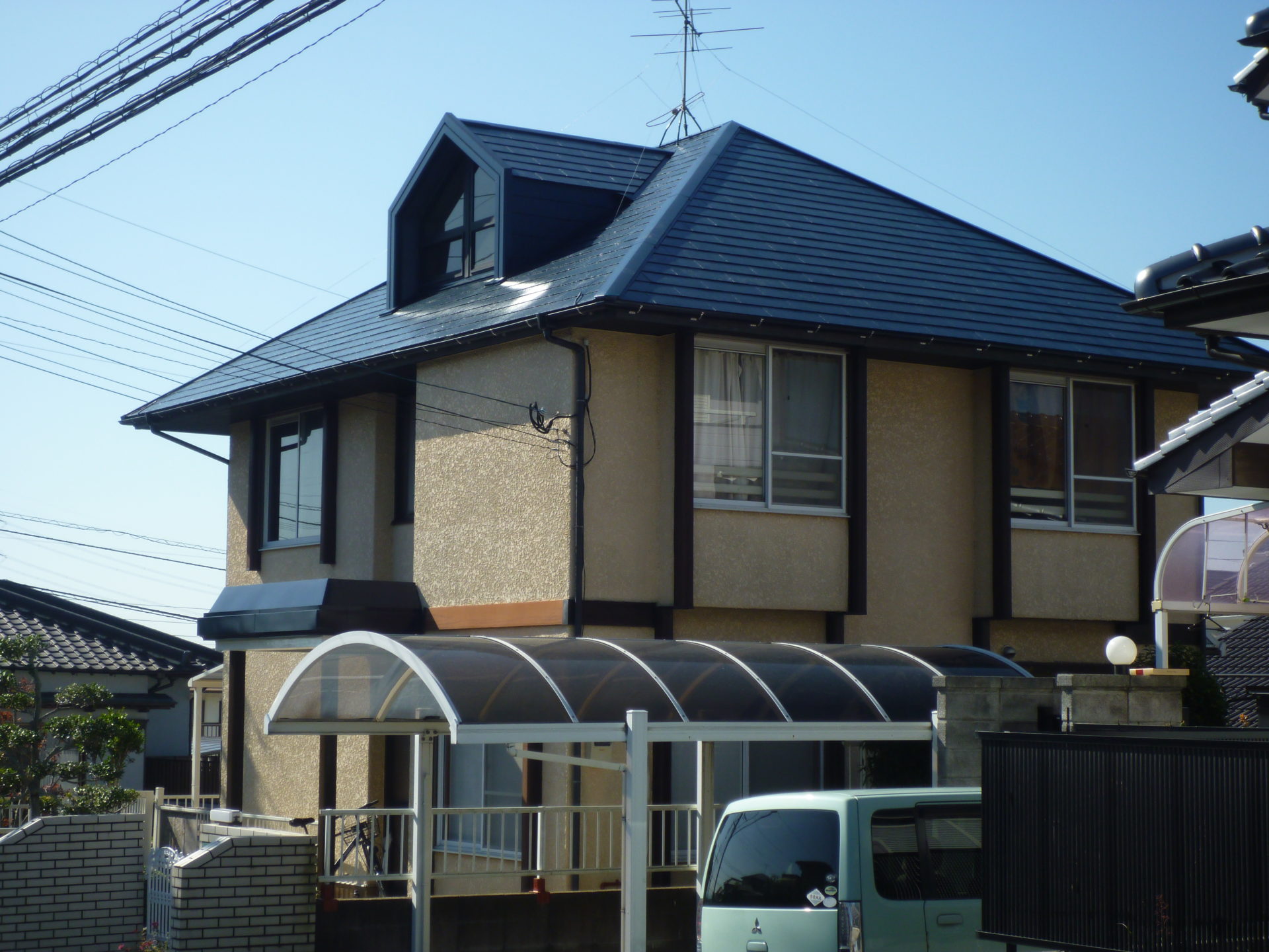 北九州市八幡西区で屋根の塗装工事を行いました。