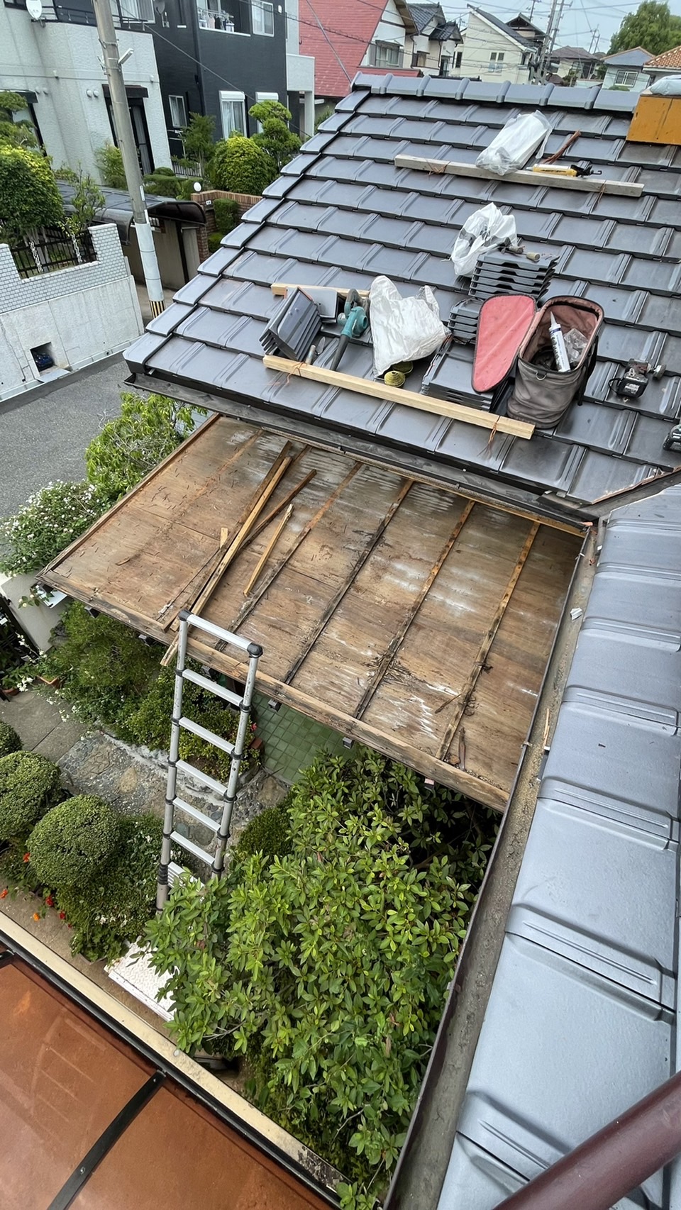 北九州市八幡西区で屋根の葺き替え（貼り替え）工事を行いました。