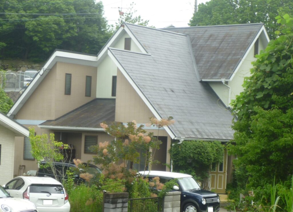 飯塚市で外壁塗装+屋根葺き替え（貼り替え）工事を行いました。